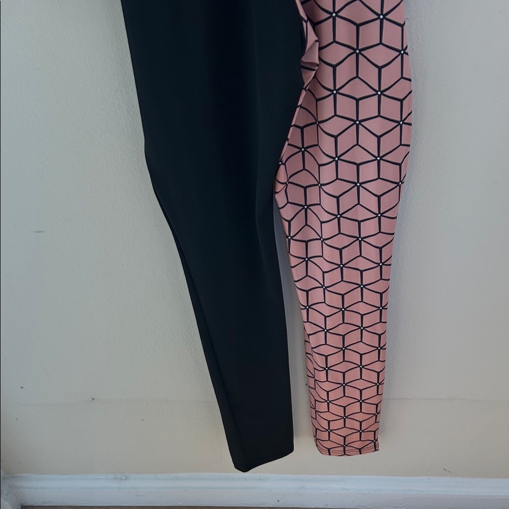 Geometric Pink and Black Jumpsuit 🌹 - Picture 11 of 11